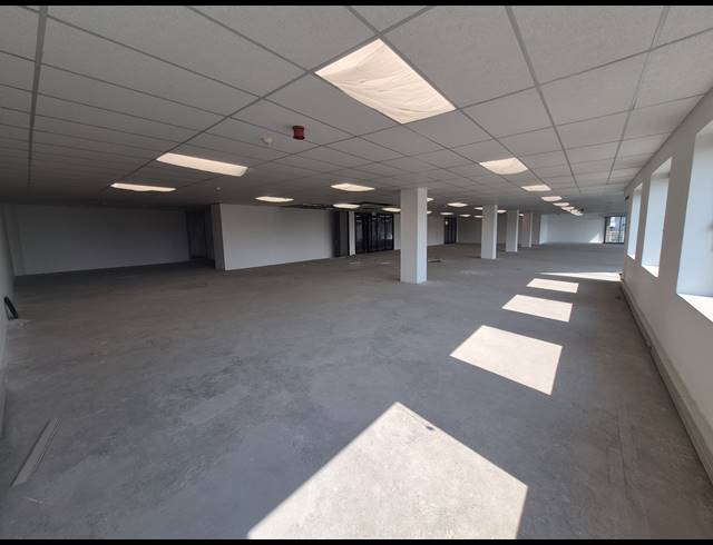 1,195M² OFFICE TO LET IN WOODMEAD